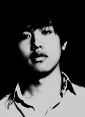 比·王