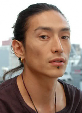 伊势谷友介