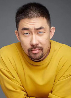 謝君偉