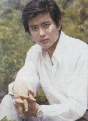 卢君