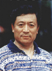 侯冠群