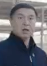 何强