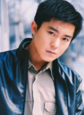 高一偉