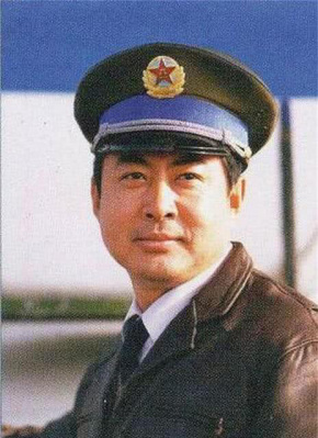 梁振亞