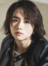 板垣李光人