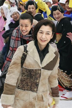 《乌鸦高校2》与小朋友揭开夕张影节大幕_韩