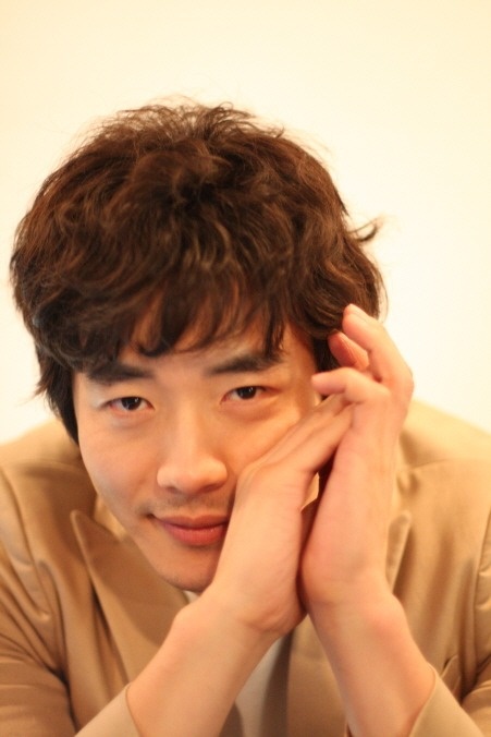 权相佑成立公司进军商界 苦学英语向多方面发