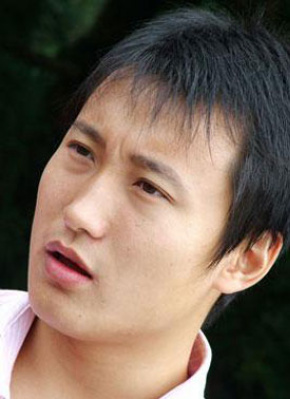 黄炜