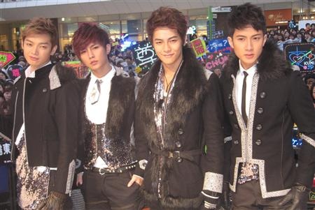 飞轮海日本宣传新专辑 吴尊、汪东城装酷扮帅