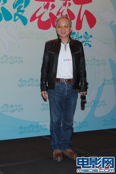 《夏日恋神马》杀青 方力申笑谈与张馨予拍吻