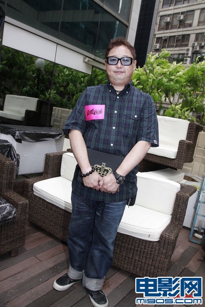 钱国伟执导《喜爱夜蒲》开机 嫩模陈静低胸亮