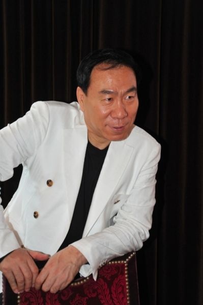 海外媒体聚焦“十三钗” 张伟平希望架沟通桥梁