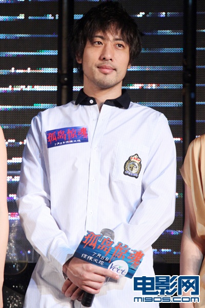 杨幂《孤岛惊魂》穿比基尼 搭档帅气男星叶山