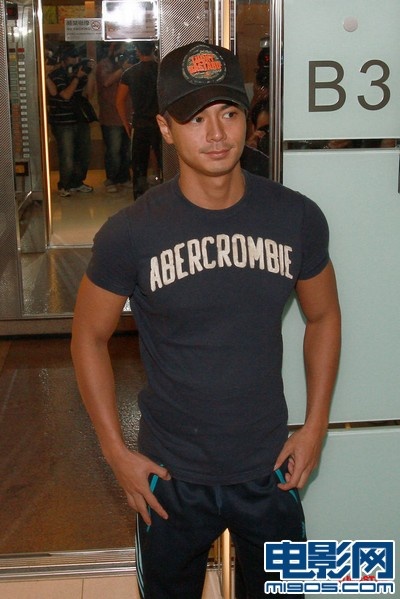 傅颖与罗仲谦前后脚亮相 避不相见否认为情自