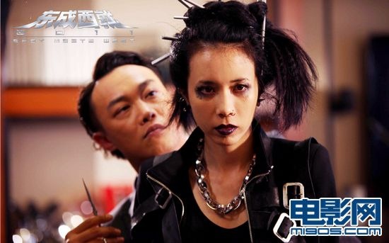 《东成西就2011》莫文蔚裸色登场 出演最美角