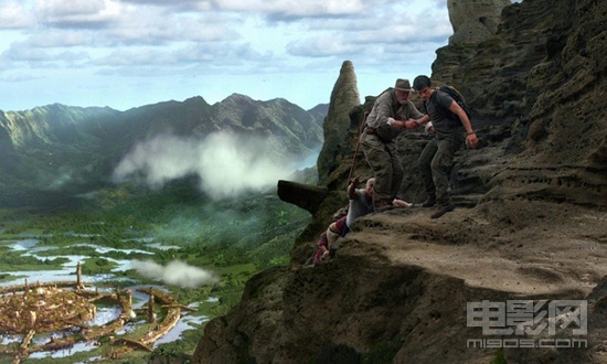 揭秘“地心2”:强森抖胸肌 凡妮莎低胸装上阵