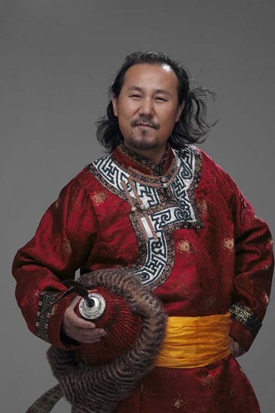 专访腾格尔:与翁虹拍床戏很紧张 欲扮演忽必烈