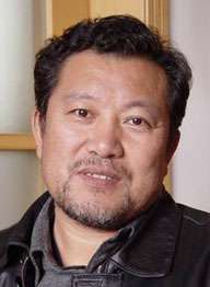 何偉