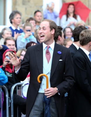 英国威廉王子参加朋友婚礼 尴尬遇到六位前女