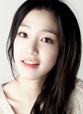 李侑菲