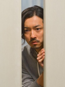 共食同寢住一起