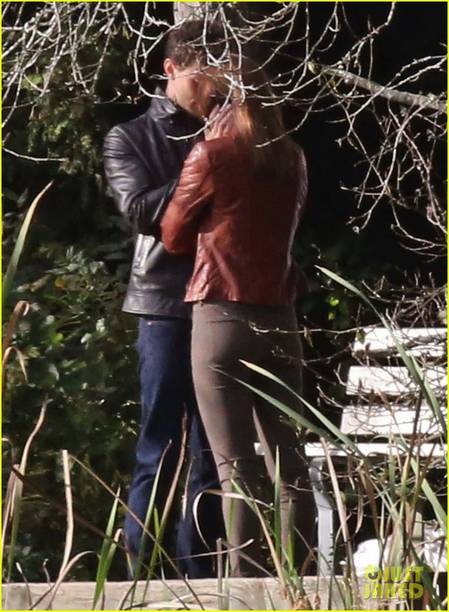 《五十度灰》温哥华补拍 男女主角树林深情接吻