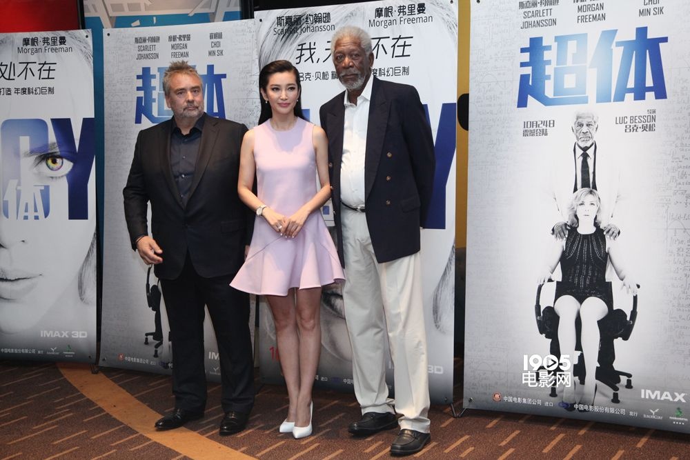 李冰冰助阵《超体》首映 被吕克·贝松赞女英雄