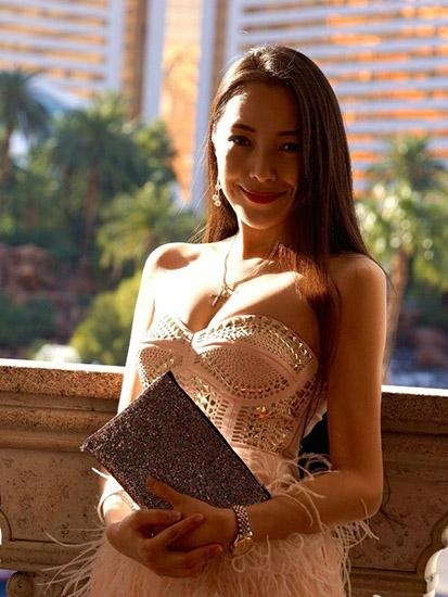 起底韩寒陆川绯闻女主 炒房开店上《鲁豫有约