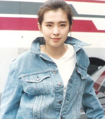 娱乐圈食素很流行 48岁王祖贤素颜“亮透白”_滚动新闻_电影网_1905.com