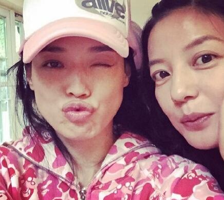 舒淇晒与赵薇合影破不和传闻 曾演《夕阳天使