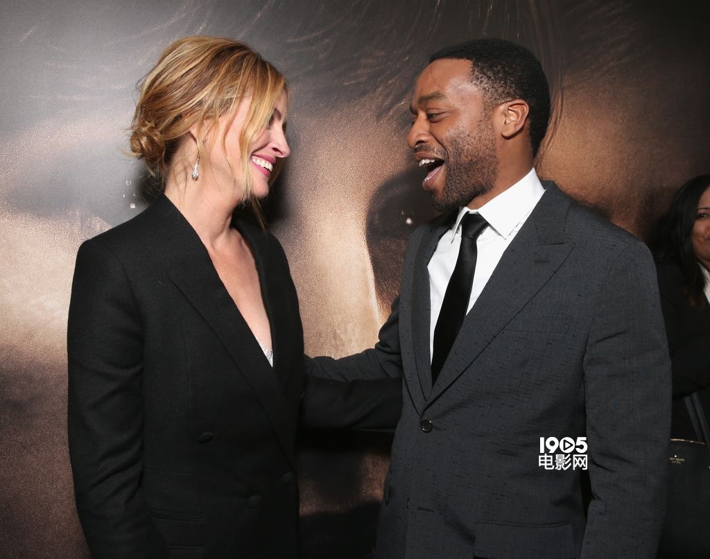 《谜一样的双眼》首映 朱莉娅·罗伯茨秀事业