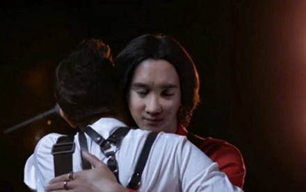 黄家强与虚拟版黄家驹合力演出 遭吐槽:特效