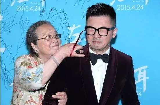 《还珠格格》不拍电影拍动画片!小燕子任表情亲吻下雨信导演包微图片