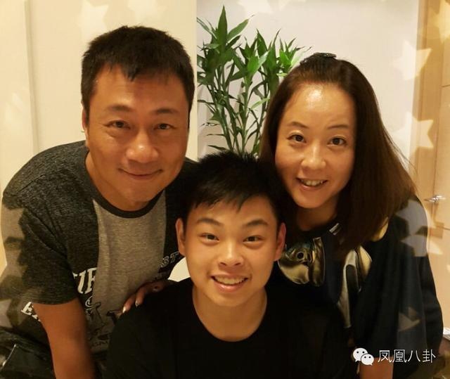 他靠演技夺三届视帝,却狠甩糟糠妻,黎耀祥竟这