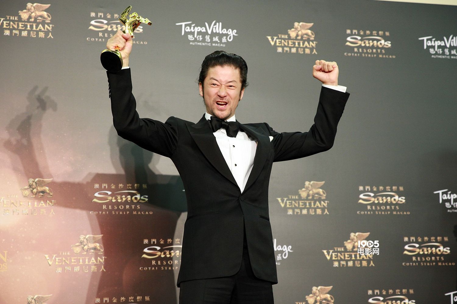 李秉宪夺影帝感谢妻儿 浅野忠信刘亚仁拿奖兴奋