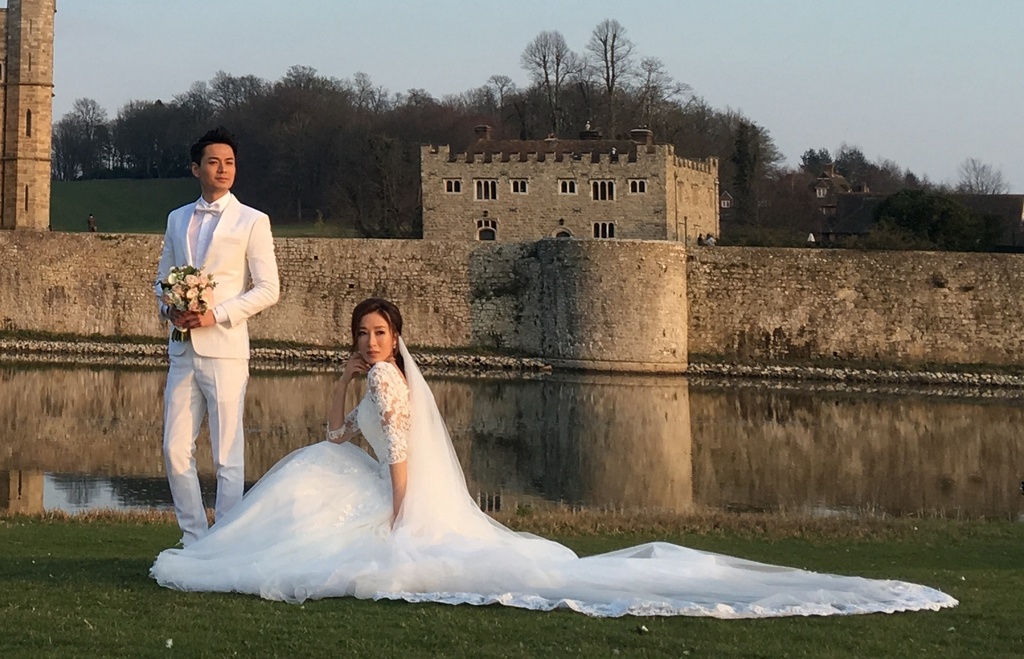 恭喜!杨怡罗仲谦被曝22日注册结婚 古堡前拍婚