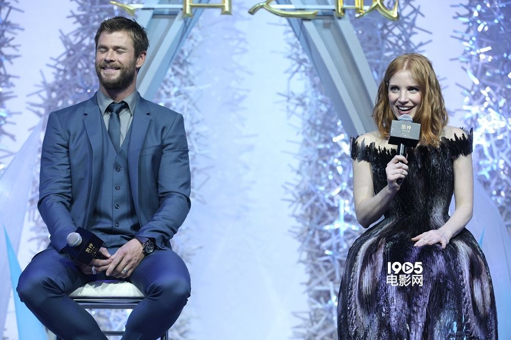 锤哥《猎神》片场遭排挤 查斯坦爆吻戏细节