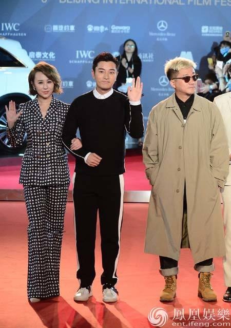 《东北往事》剧组出席电影节 摇滚喜剧范儿十
