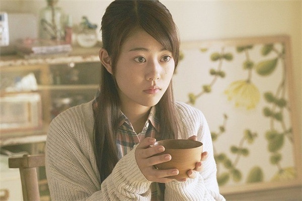 《植物图鉴》再曝光剧照 高畑充希展现清纯甜