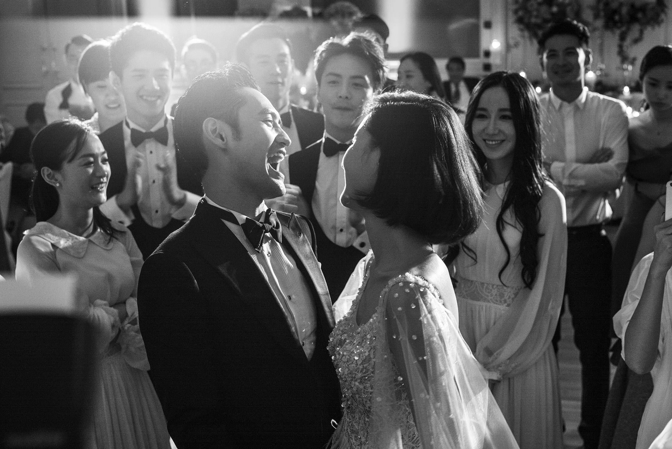 甜蜜不停!袁弘张歆艺德国答谢晚宴继续发糖