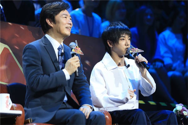 《天籁之战》华晨宇费玉清最萌年龄差惺惺相惜