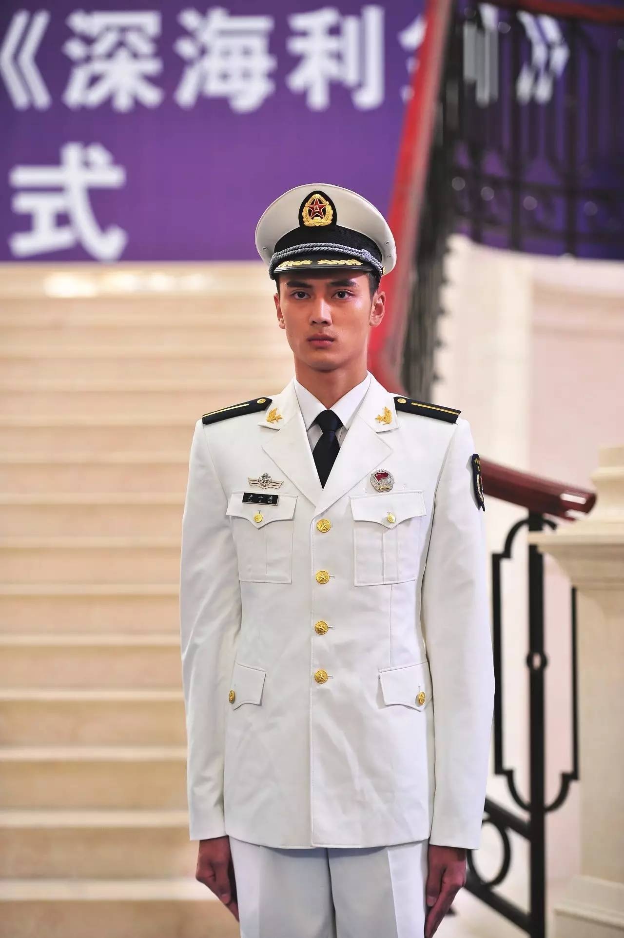 赵宝刚新剧 深海利剑 青岛开机 讲述90后潜艇兵青春