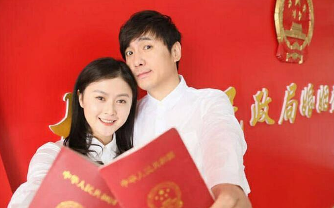 郑爽旁边的小跟班竟是沈腾老婆 网友:难怪看着