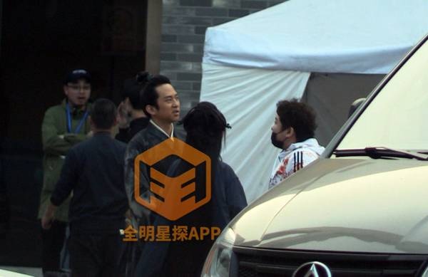 邓超孙俪秘拍新戏,对视狂拍照眼神超有爱