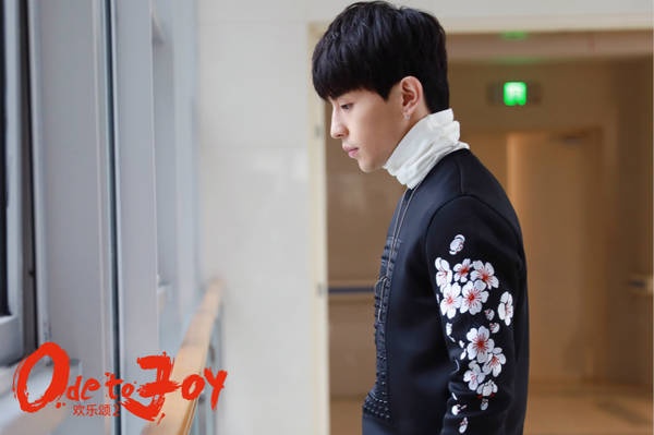 动挽回恋情 关关谢童上演甜蜜轰炸_滚动新闻_