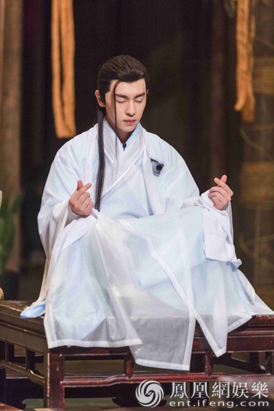 《我是大侦探》邓伦放大招 花式比心功魔性洗