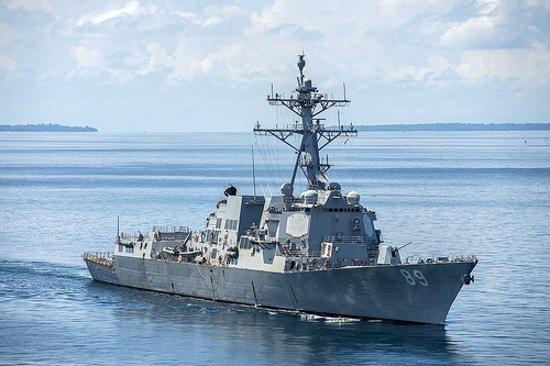 外媒:美国海军驱逐舰闯入南海美济礁12海里以