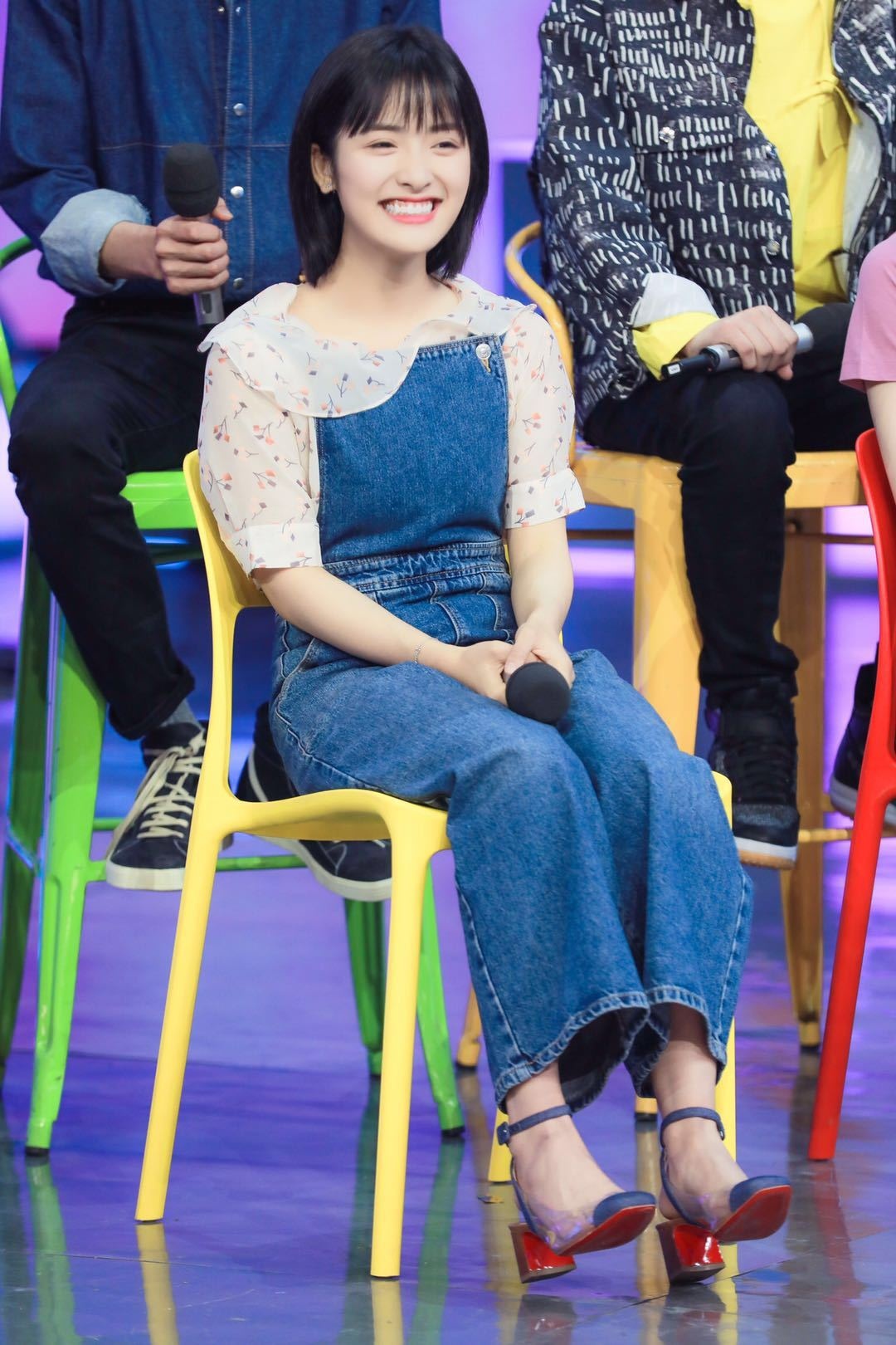 沈月首登快乐大本营 综艺首秀重现青葱小美好