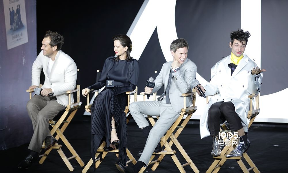 小雀斑点睛中国神兽 裘德·洛谈邓布利多情感秘密