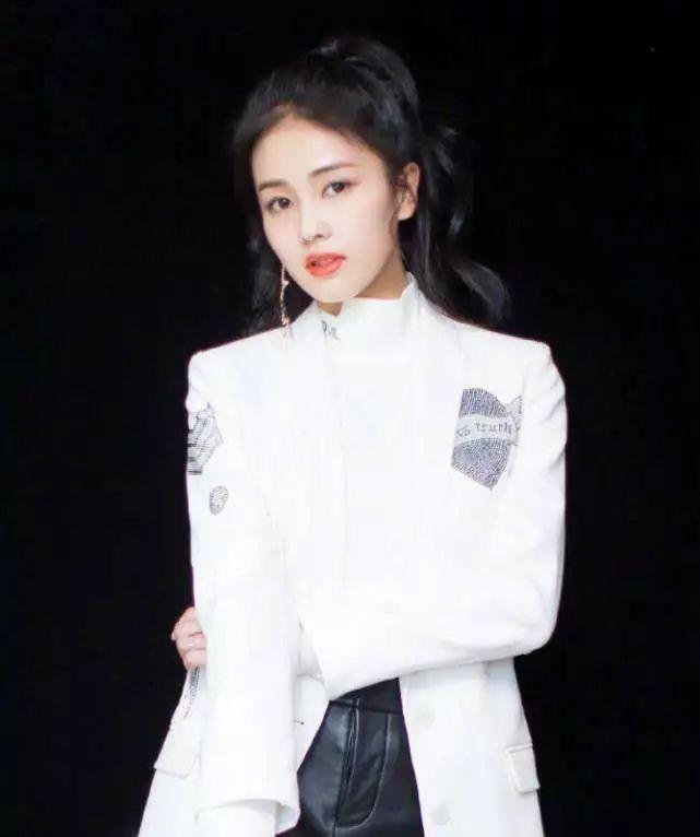 林允的前男友,敢和关晓彤抗衡的新人,原来是被